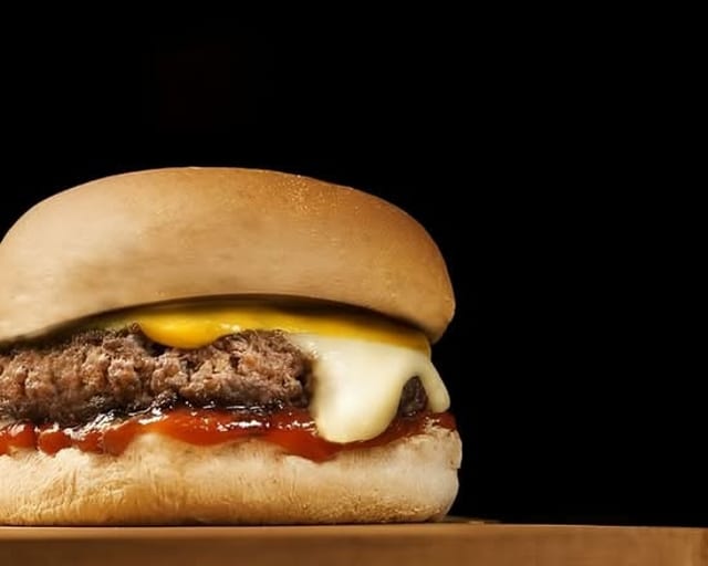 CHEESE BURGER.